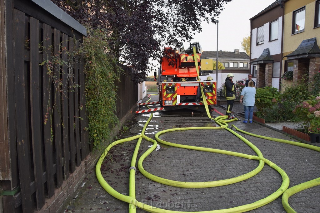 Feuer 2 Vollbrand Reihenhaus Roggendorf Berrischstr P044.JPG - Miklos Laubert